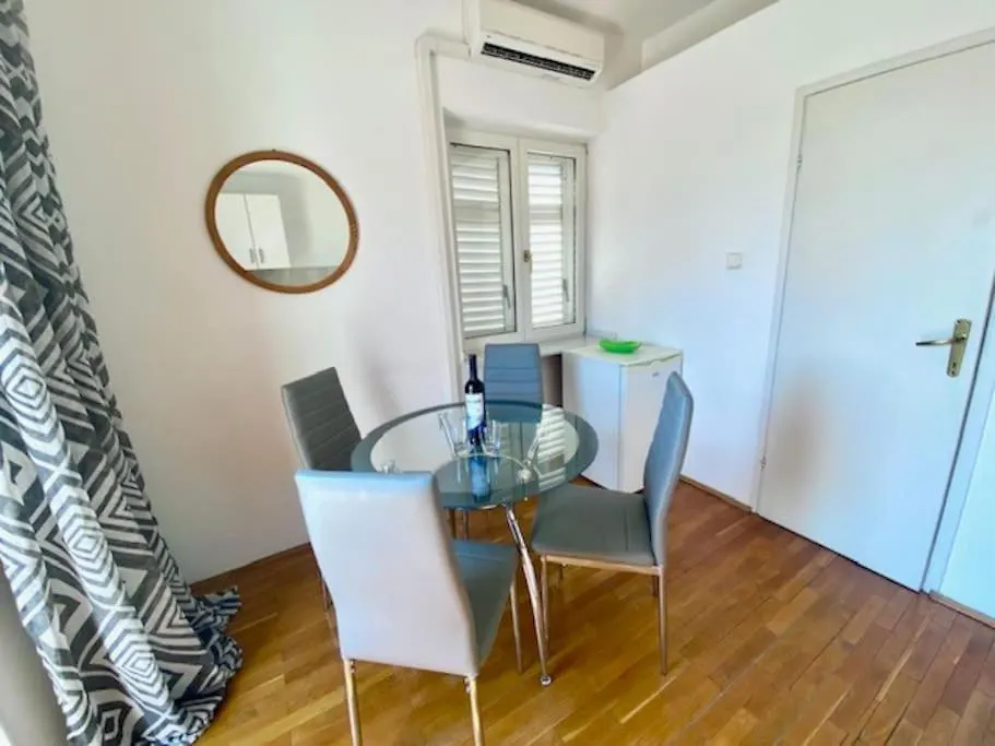 Charming 1-Bed Apartment Near Arena And Centre Pula 0*,